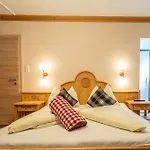 Mara's Little Boutique Sleepover - Budget Vendégház Kaprun