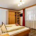 Mara's Little Boutique Sleepover - Budget 3*