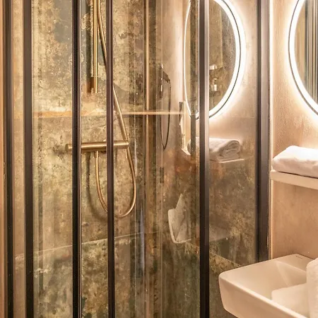 Mara's Little Boutique Sleepover - Budget 카프룬