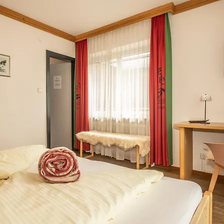 Mara's Little Boutique Sleepover - Budget 3*