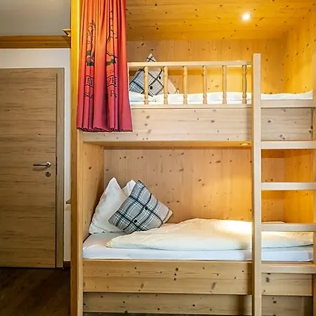 Guest house Mara's Little Boutique Sleepover - Budget 3*