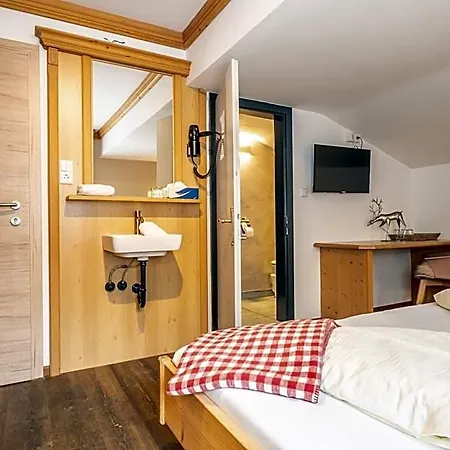 Mara's Little Boutique Sleepover - Budget Guest house