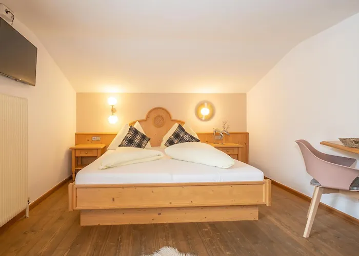 Mara's Little Boutique Sleepover - Budget 3*