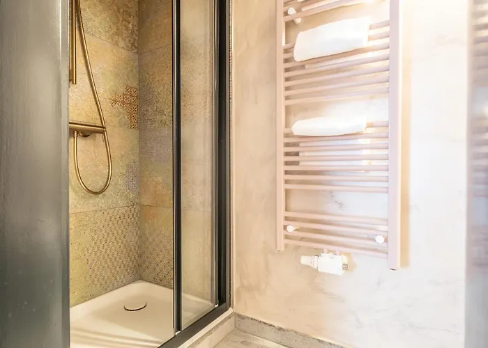 Mara's Little Boutique Sleepover - Budget